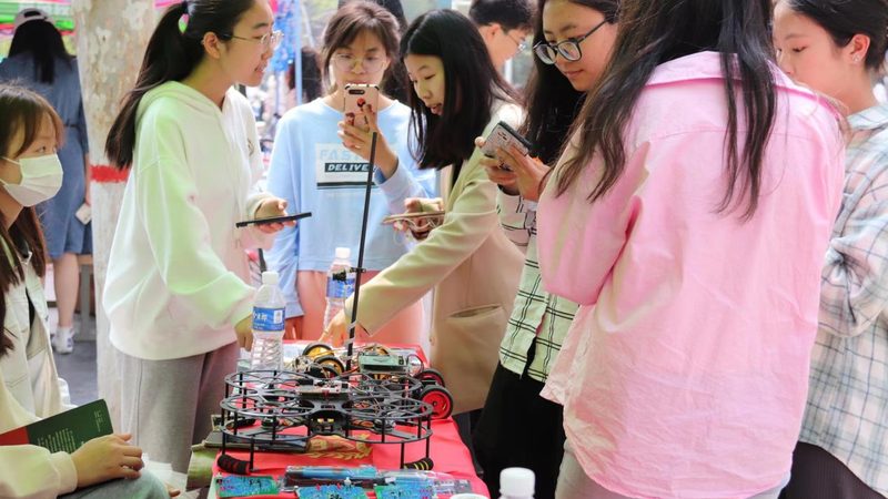 注塑车间智能化改造：揭秘设备选型的关键要素**